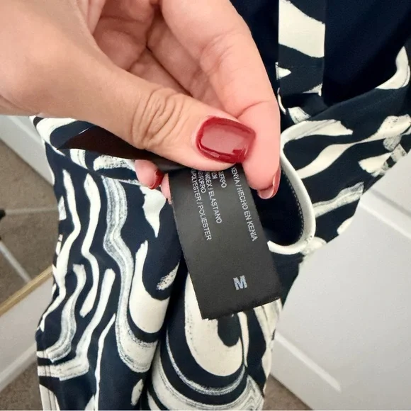 Hurley Women's One-Piece UPF 50+ Stretch Swimsuit, Blue White Medium - Picture 6 of 9